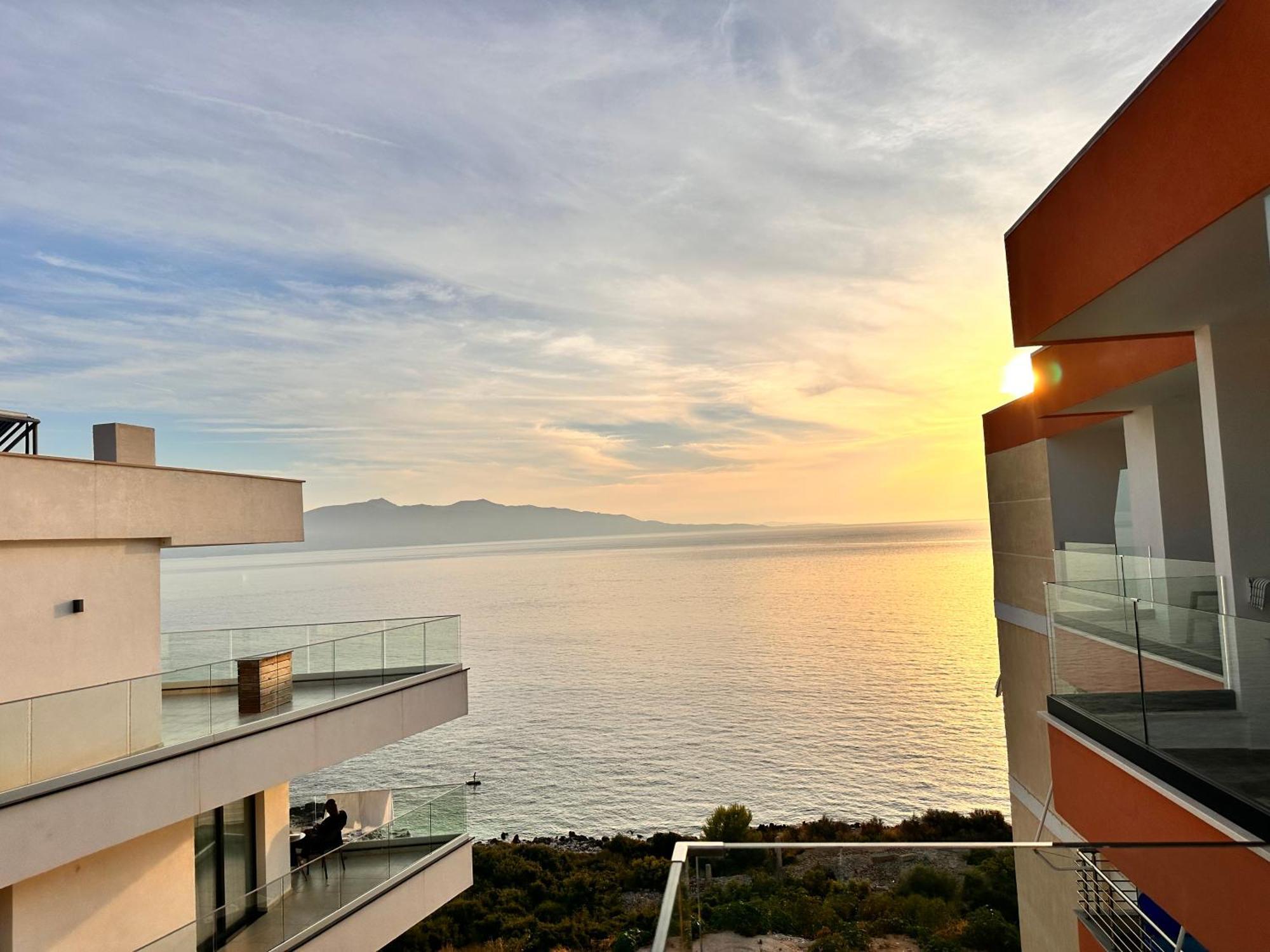 Lookout Apartments ซารานเดอ ภายนอก รูปภาพ