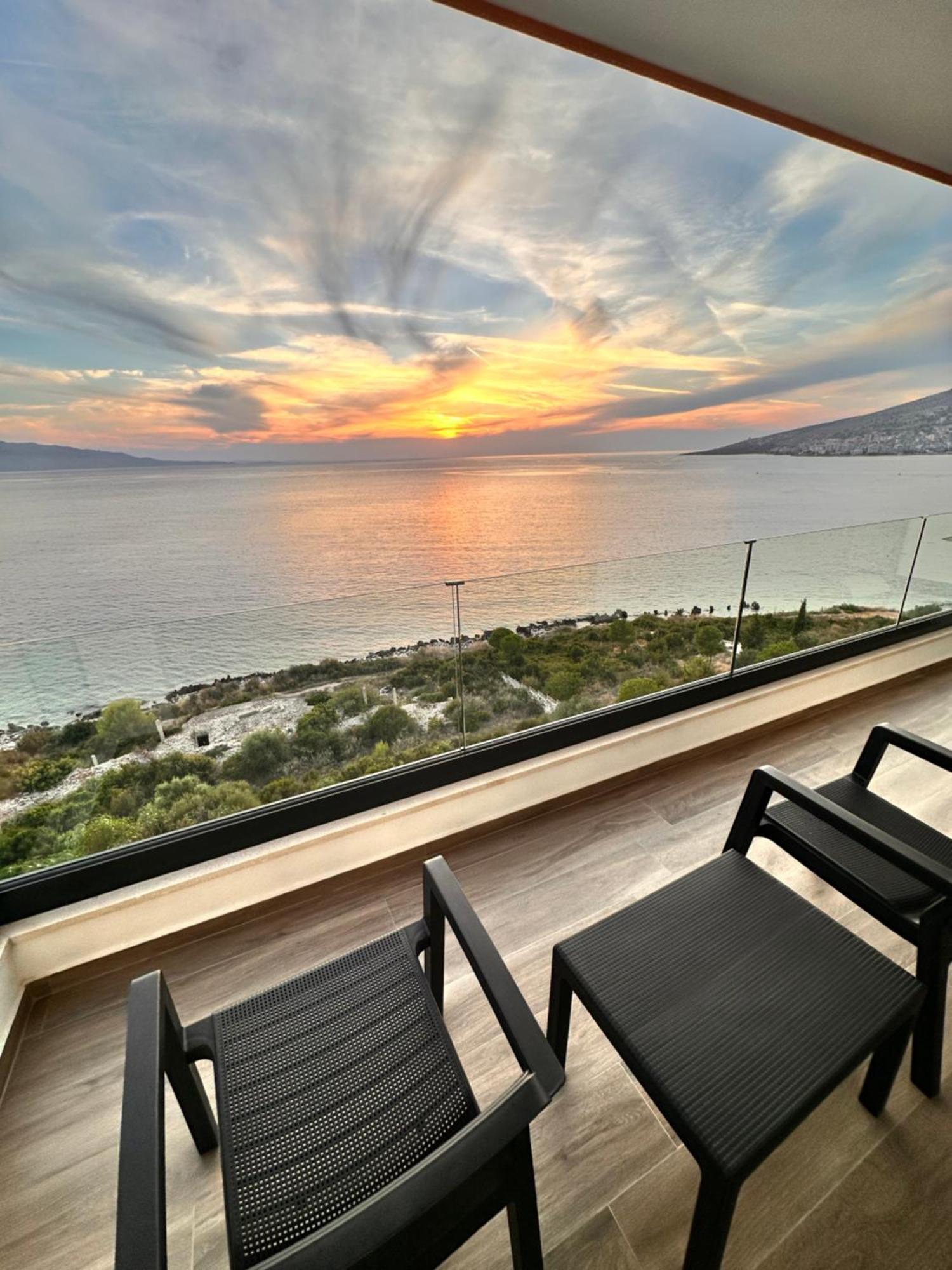 Lookout Apartments ซารานเดอ ภายนอก รูปภาพ