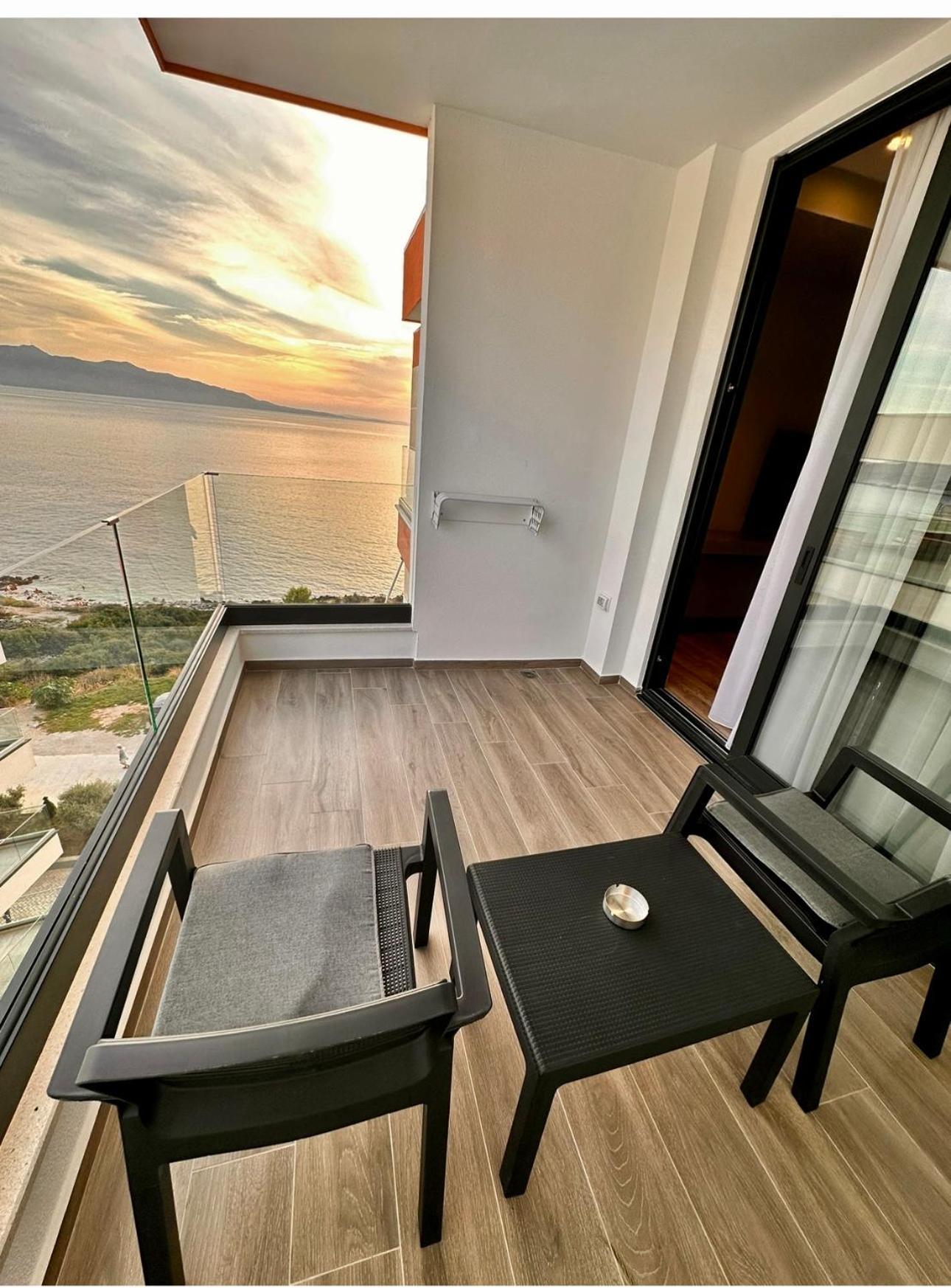 Lookout Apartments ซารานเดอ ภายนอก รูปภาพ