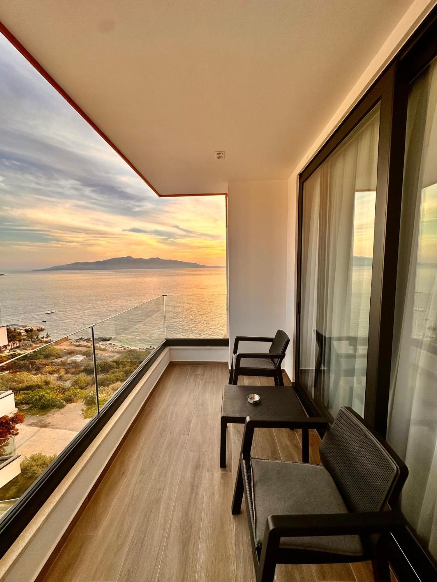 Lookout Apartments ซารานเดอ ภายนอก รูปภาพ
