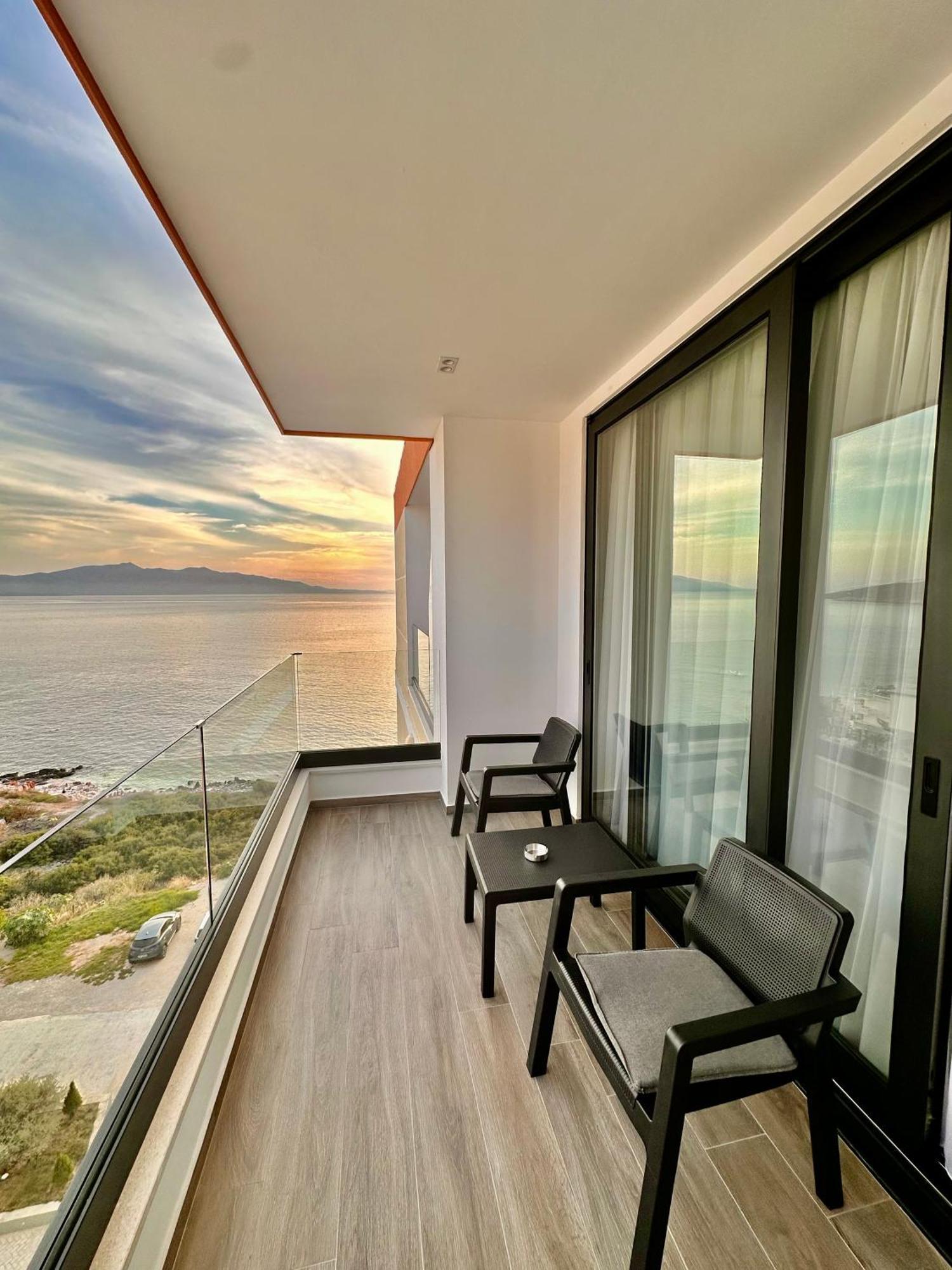 Lookout Apartments ซารานเดอ ภายนอก รูปภาพ