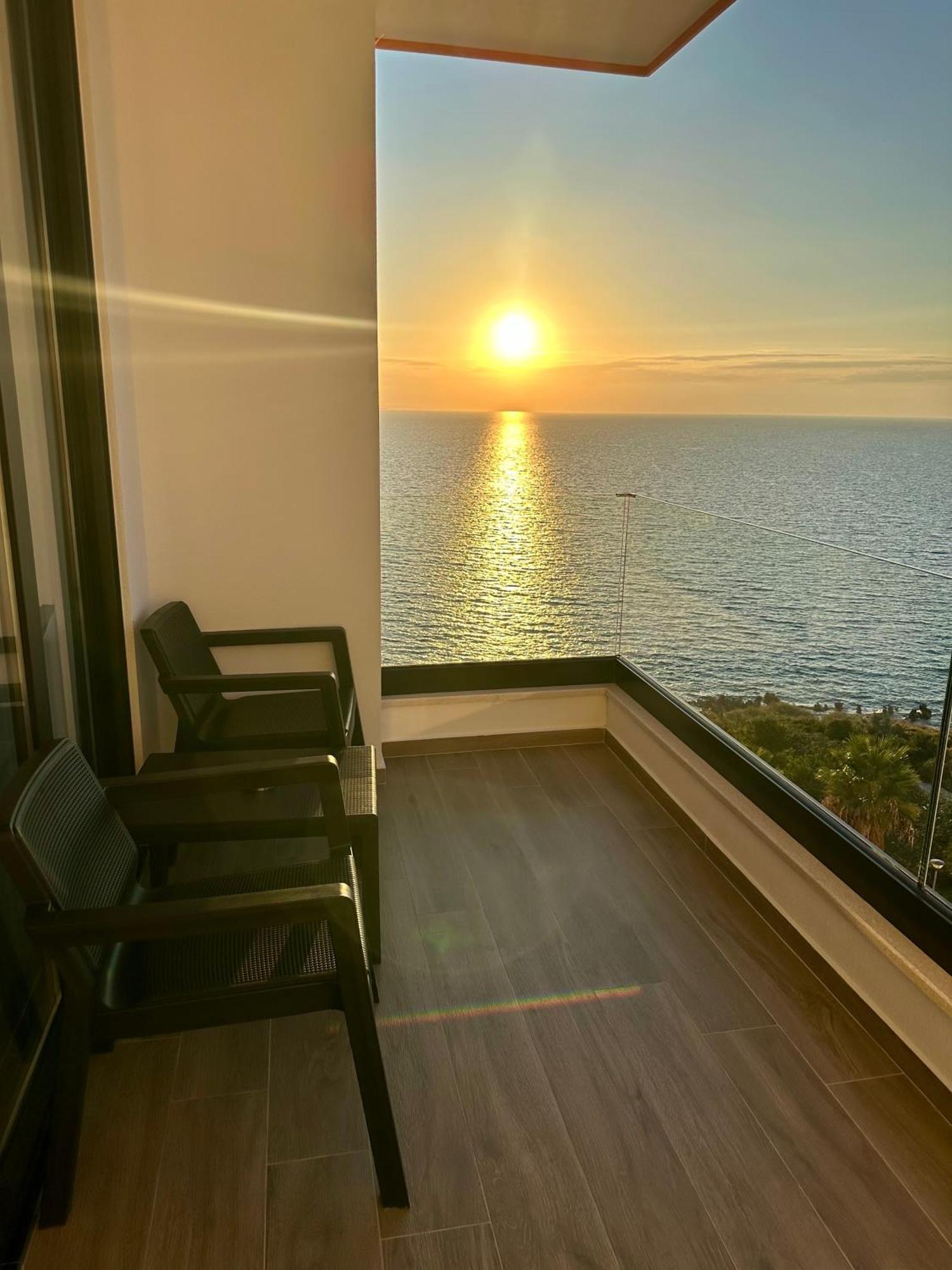 Lookout Apartments ซารานเดอ ภายนอก รูปภาพ